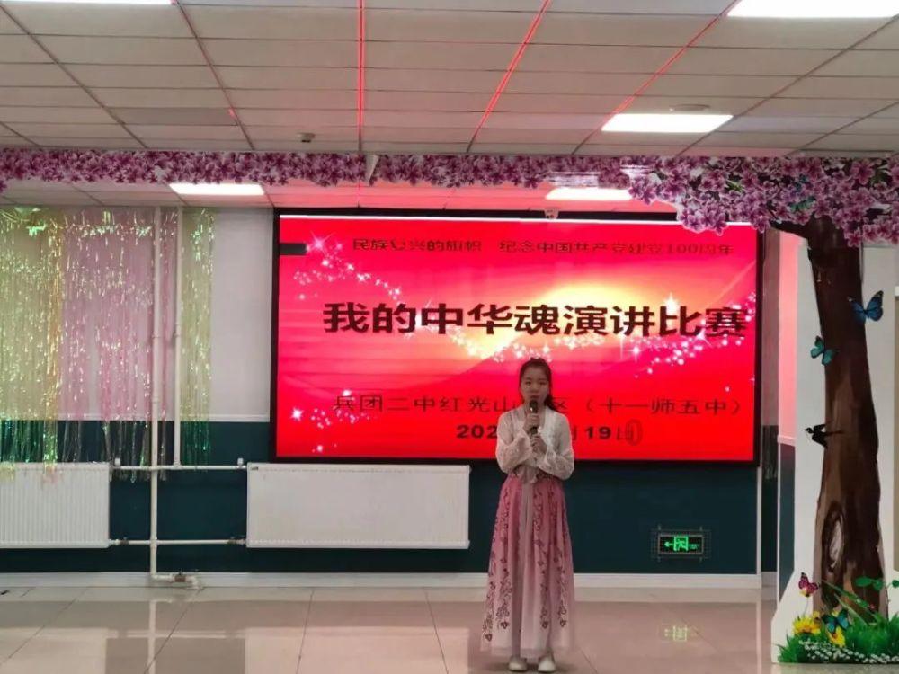 三年级用一半一半仿写夸张句是什么？游戏画面